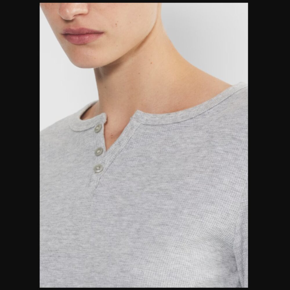 Aritzia Sunday Best Baby Waffle Rory Henley Long Sleeve Button Crewneck $35.00 - Picture 4 of 14